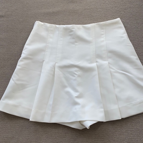 Zara mini skirt/short under - Picture 2 of 4